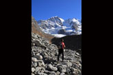 Escursionista sul sentiero per il rifugio Tschierva (foto R. Moiola)